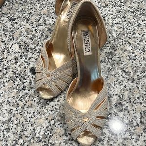 Badgley Mischka, gold, size 9.